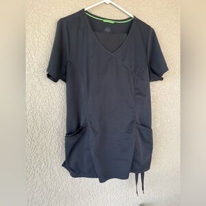 Women’s Black Scrub Top and bottoms with V-Neck and Side Pockets